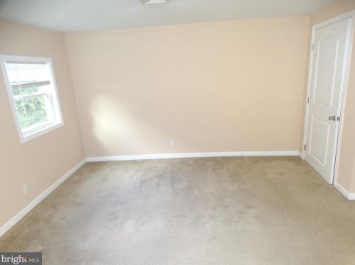 834 Hughes Dr, Trenton NJ  08690-1208 exterior