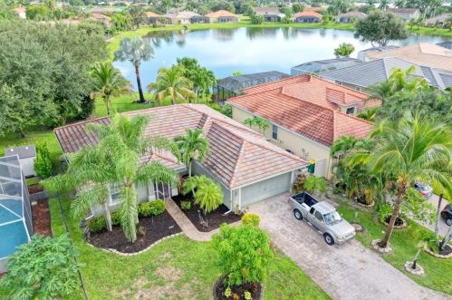 2921 Inlet Cove Ln, Naples, FL 34120-7539