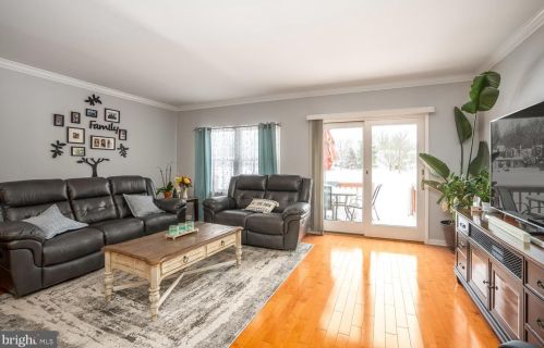 43 Chelsea Cir, Flemington NJ  08822-1829 exterior