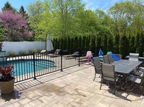 19 Pinehurst Dr, Mount Sinai NY  11766-3421 exterior