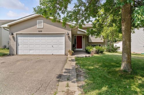 852 Sparrow Rd, Minnetrista, MN 55387