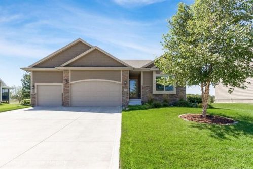 4814 155th St, Des Moines, IA 50323-2430