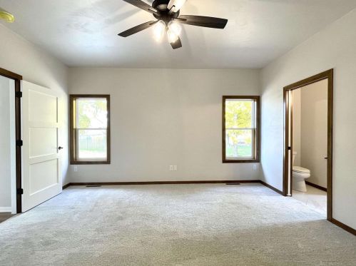 3181 Morning Woods Ct, Green Bay, WI 54311-7592