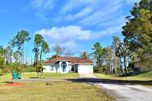 2515 37th Ave, Naples, FL 34120-7437