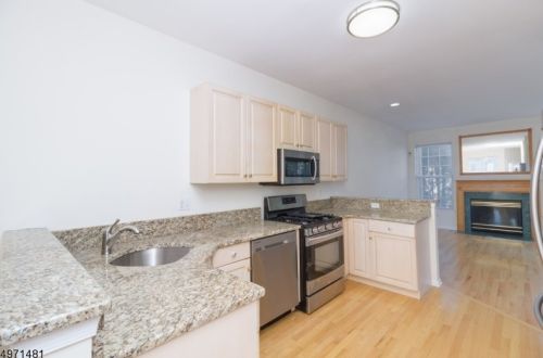 190 Crown Point Rd, Parsippany NJ  07054-3417 exterior