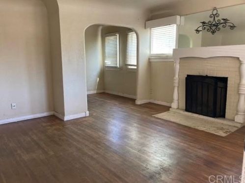 335 Palm Dr, Vista, CA 92084-5438