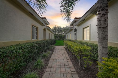 2377 Windjammer Way, West Palm Beach, FL 33411-1819