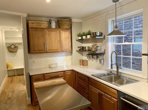 68 Mission St, Montclair NJ  07042-4518 exterior