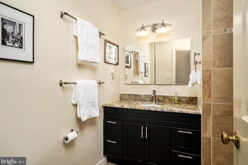 29 Winthrop Rd, Lawrence Township NJ  08648-1557 exterior