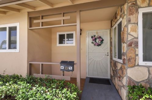8366 Beaver Lake Dr, San Diego, CA 92119-2624
