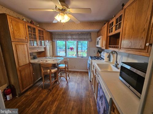 27 Brandywine Way, Trenton NJ 08690-3104 exterior