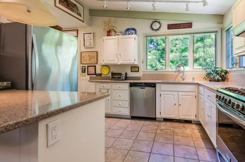 205 Lindley Ave, North Kingstown RI  02852-5761 exterior