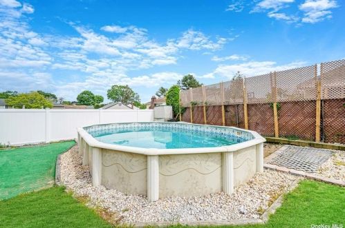 452 Outlook Ave, Babylon NY  11704-4312 exterior