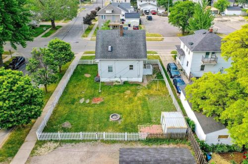 1529 Morrow St, Green Bay, WI 54302-1727