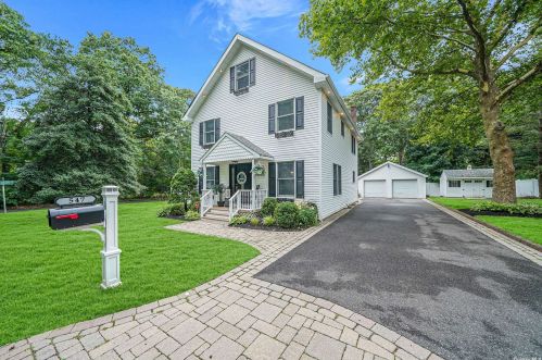 547 Park Ave, South Setauket, NY 11720-1648