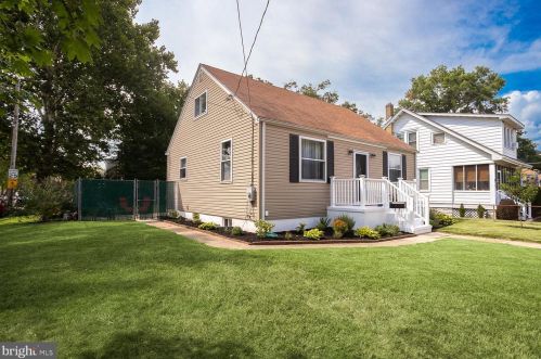 511 Broad St, Florence, NJ 08518-2319