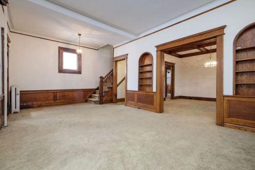 415 237th St, Bronx, NY 10470-2002
