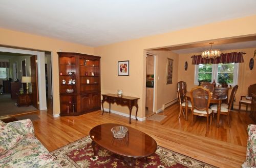 418 Walker St, Babylon NY  11704-3017 exterior