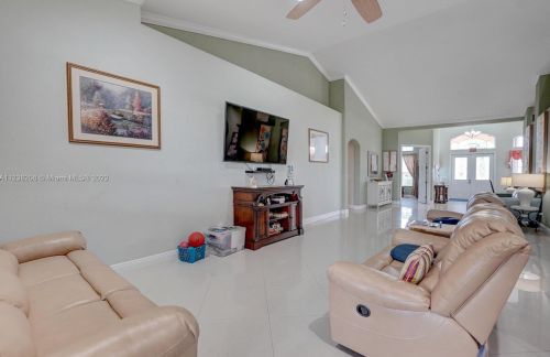 160 Saratoga Ave, Fort Pierce FL  34953-5974 exterior