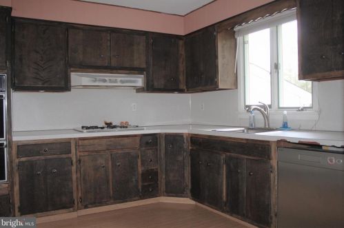 7 Dogwood Dr, Trenton NJ  08648-3205 exterior