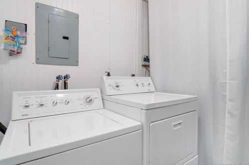 45 Sherman Rd, Glastonbury CT  06033-2911 exterior