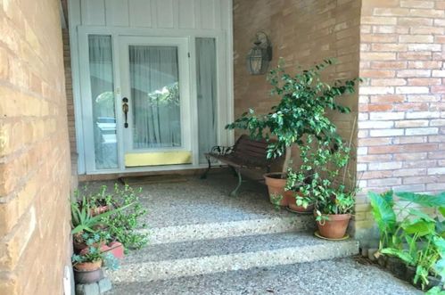 7750 Beaudelaire Cir, Galveston, TX 77551-1625