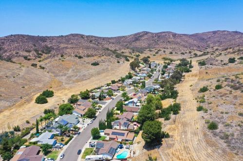 9941 Halberns Blvd, Santee CA  92071-1439 exterior