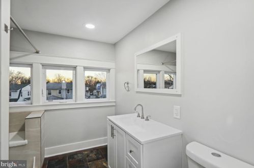 406 Ashland Ave, Manor PA  19036-1722 exterior