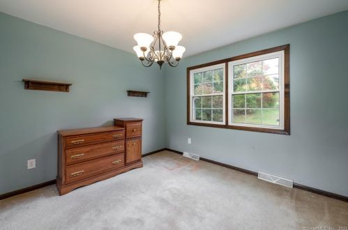 15 Independence Ln, North Haven CT  06473-1517 exterior