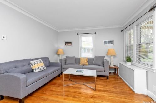 175 Emerson Pl, Valley Stream, NY 11580-4243