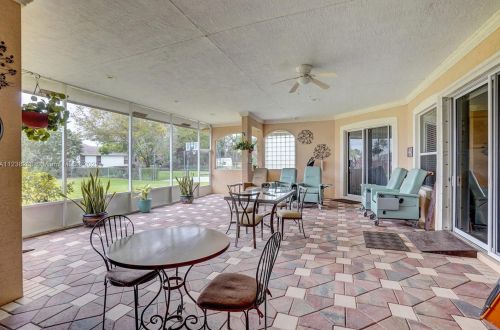 160 Saratoga Ave, Fort Pierce FL  34953-5974 exterior