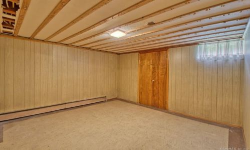32 Maple View Dr, Waterbury CT  06716-1643 exterior