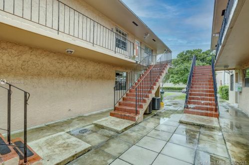 685 2nd Ave, Hialeah, FL 33010-4431