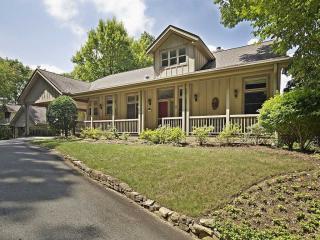 110 Catawba Path, Hendersonville, NC 28739-7504