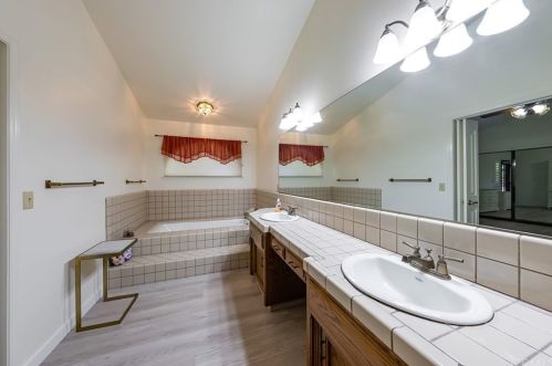 508 Heatherwood Dr, Madera CA  93637-2744 exterior