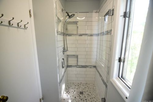 1210 Eagle Bay Dr, Crotonville NY  10562-2355 exterior