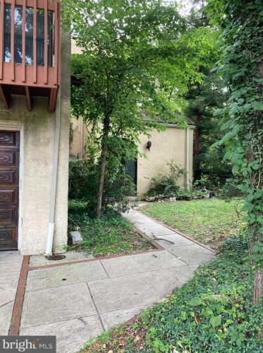 1001 Allens Ln, Philadelphia, PA 19119-3316