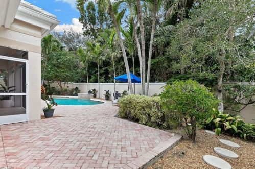 343 Carlton Pl, Naples FL  34108-7510 exterior