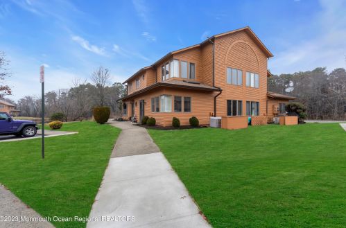 12 English Ln, Bricktown, NJ 08724-2065