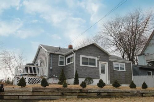 3 Phillips Ave, Saugus, MA 01906-2634