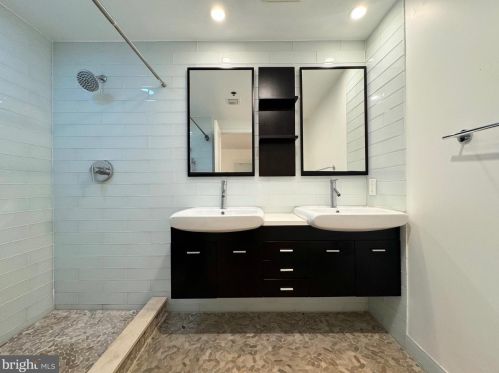 726 Market St, Philadelphia PA  19106-2304 exterior