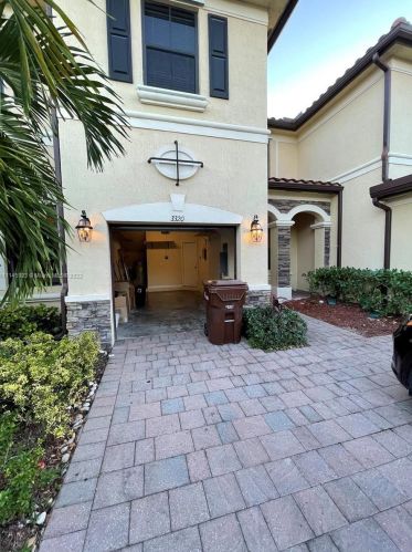 3320 91st Ter, Hialeah, FL 33018-2009