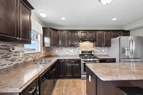 136 Rylie Dr, Harmony PA 16037-7765 exterior