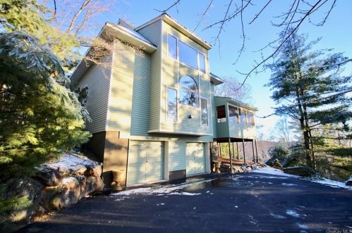 2 Augusta Ct, Tuxedo Park, NY 10987-5013