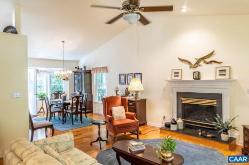 287 Jefferson Dr, Bybee, VA 22963-2601