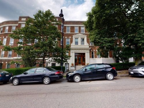 1673 Commonwealth Ave, Boston MA  02135 exterior