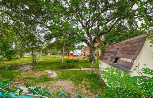 128 Shadylawn St, Morgans Point TX 77571-7256 exterior