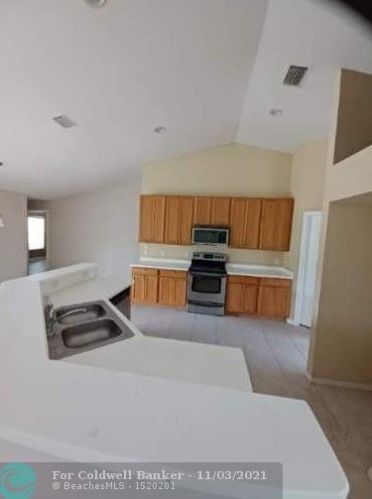 298 Carter Ave, Fort Pierce FL 34983-3006 exterior