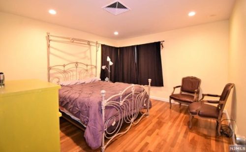 26 Elmwood Ter, Elmwood Park NJ  07407-1729 exterior