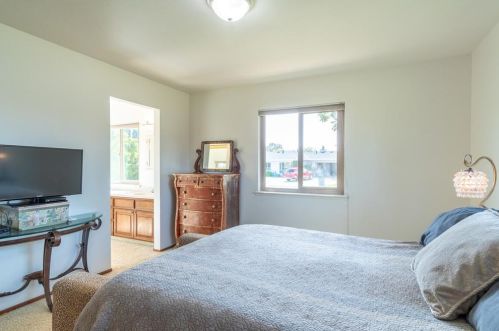 105 Daffodil Dr, Hollister CA  95023-3103 exterior